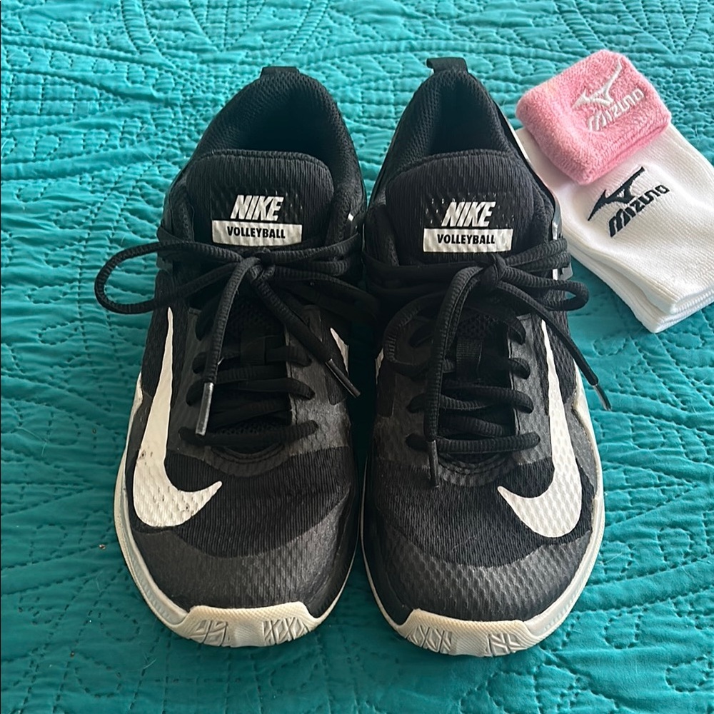 Nike Black & White Volleyball Sneakers sz 8